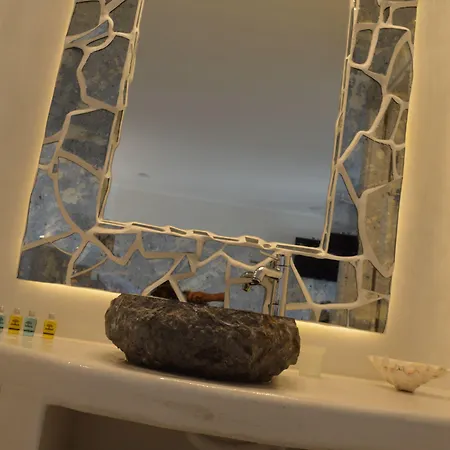 Flaskos Luxury Suites Aparthotel