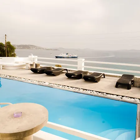 Flaskos Luxury Suites 4*