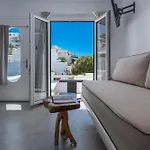 Flaskos Luxury Suites