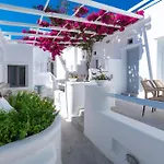 Flaskos Luxury Suites 4*