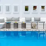 Flaskos Luxury Suites Aparthotel