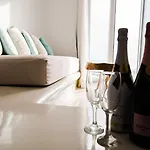 Flaskos Luxury Suites Aparthotel