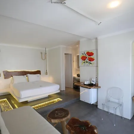 Flaskos Suites And More