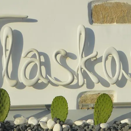 Flaskos Suites And More 4*