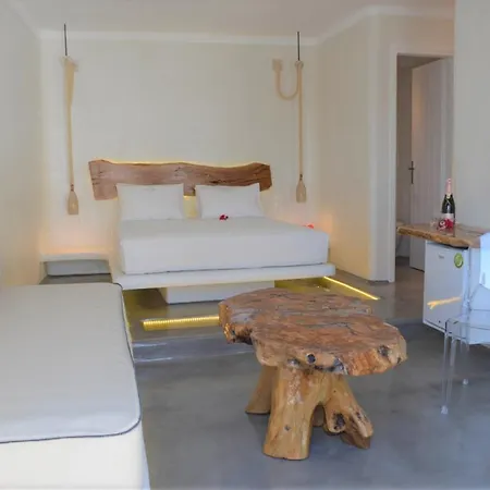 Flaskos Suites And More Aparthotel 4*