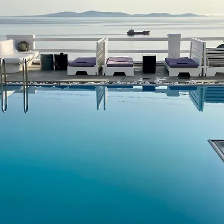 Aparthotel Flaskos Suites And More