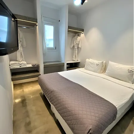 Flaskos Suites And More