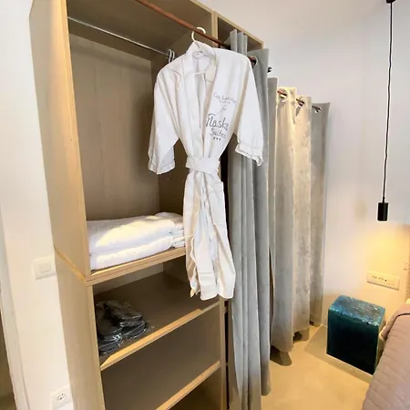 Flaskos Suites And More Aparthotel