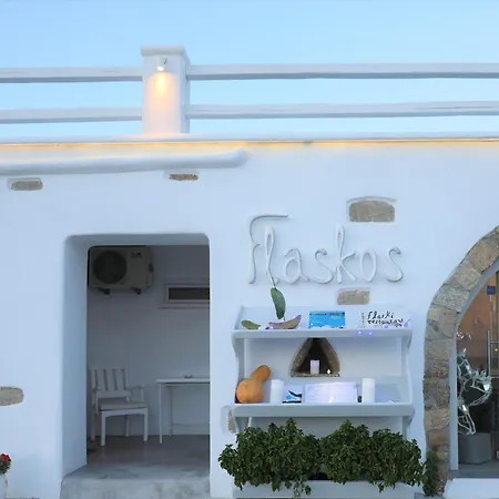 Aparthotel Flaskos Suites And More