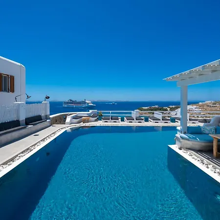 Flaskos Luxury Suites Aparthotel