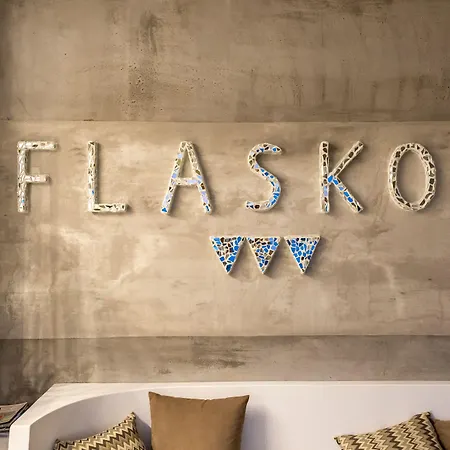 Flaskos Luxury Suites Aparthotel