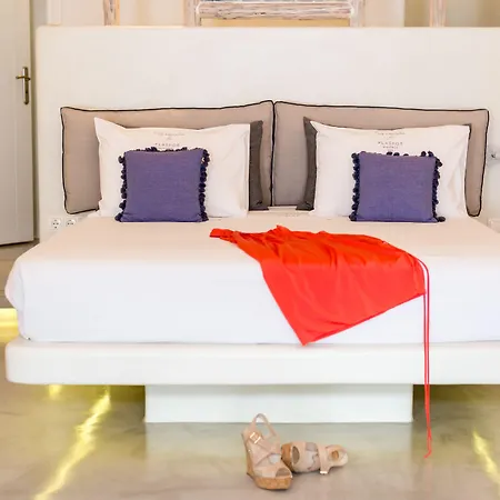 Flaskos Luxury Suites 4*