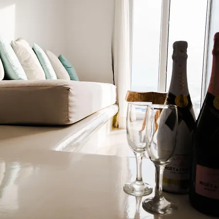 Flaskos Luxury Suites Aparthotel