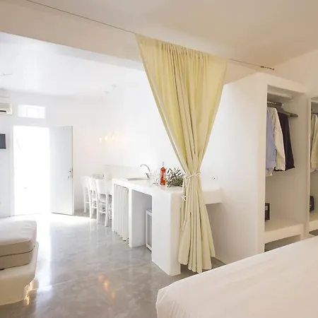 Aparthotel Flaskos Suites And More