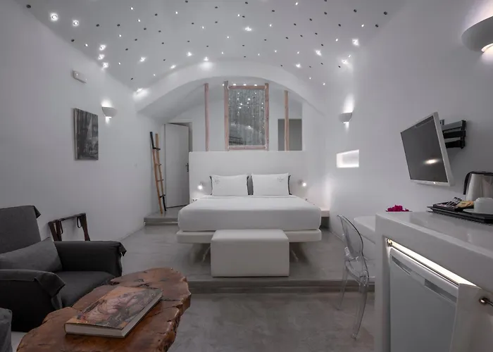 Flaskos Luxury Suites