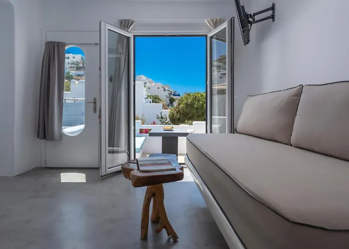 Flaskos Luxury Suites