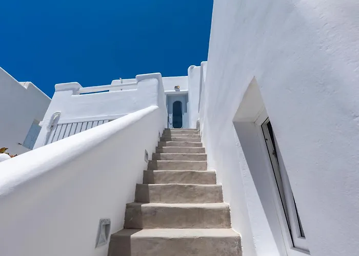 Flaskos Luxury Suites 4*