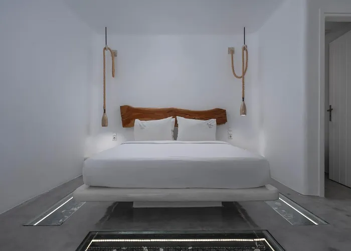 Flaskos Luxury Suites Aparthotel