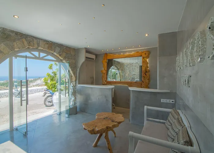 Flaskos Luxury Suites