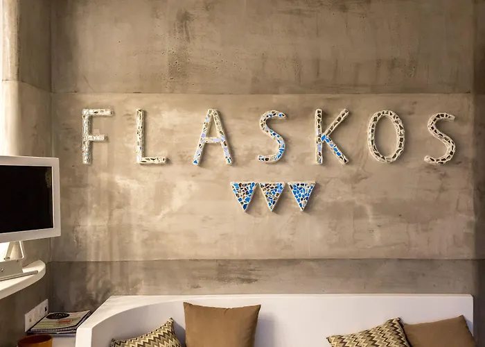 Flaskos Luxury Suites Aparthotel