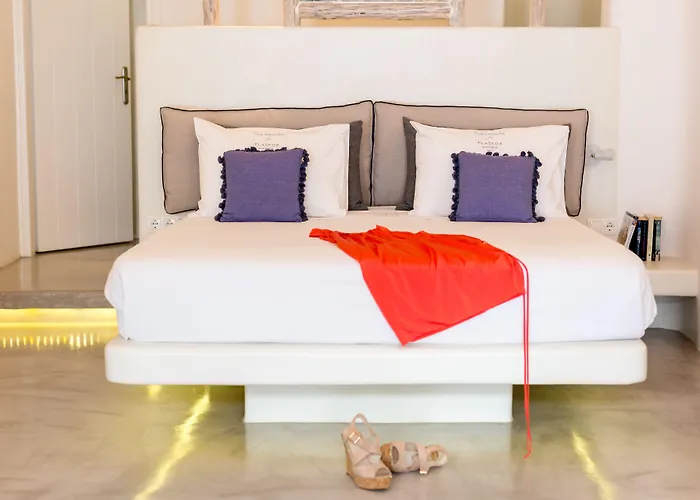 Flaskos Luxury Suites 4*