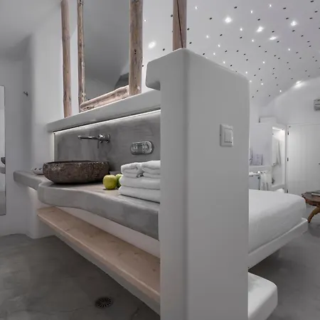 Flaskos Luxury Suites