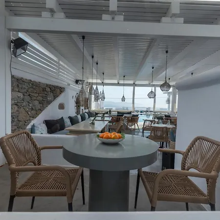 Flaskos Luxury Suites 4*