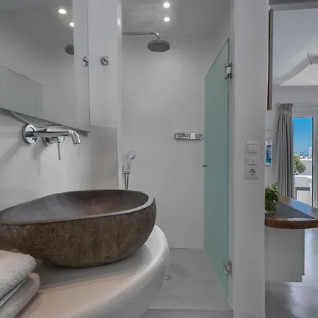 Flaskos Luxury Suites 4*