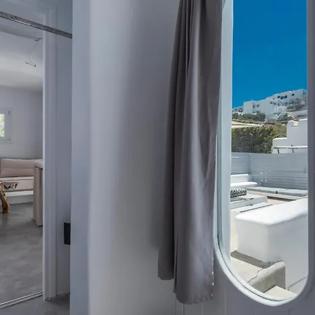 Flaskos Luxury Suites 4*