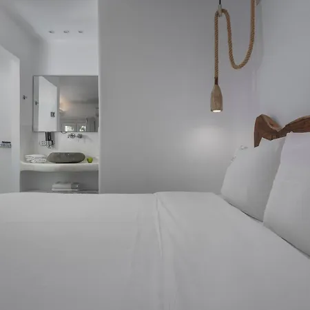Flaskos Luxury Suites