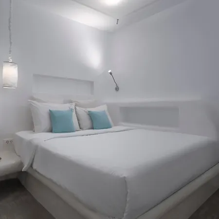 Flaskos Luxury Suites 4*