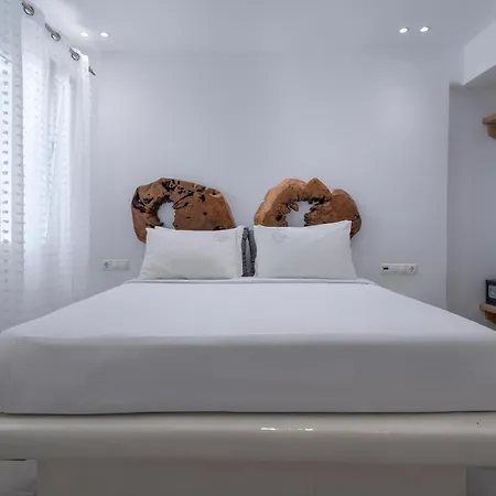 Flaskos Luxury Suites