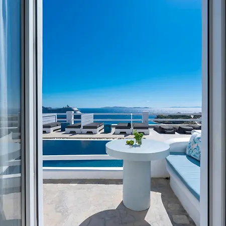 Flaskos Luxury Suites 4*