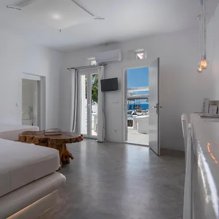 Flaskos Luxury Suites