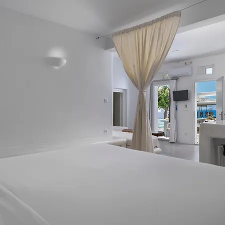 Aparthotel Flaskos Luxury Suites