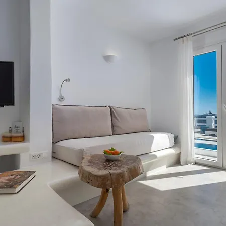 Flaskos Luxury Suites Aparthotel 4*