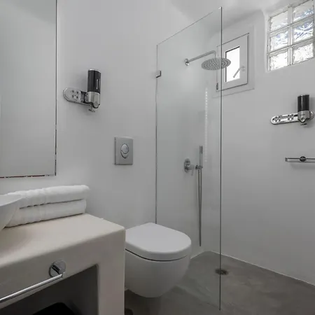 Flaskos Luxury Suites Aparthotel
