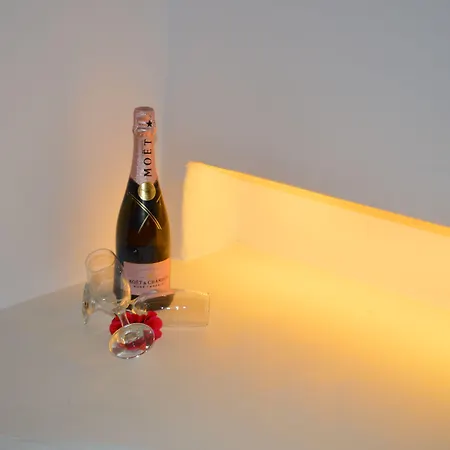 Flaskos Luxury Suites Lejlighedshotel 4*