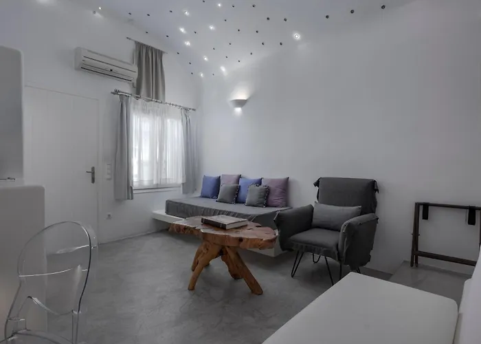 Flaskos Luxury Suites 4*