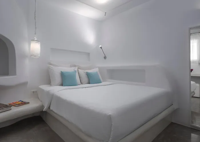 Flaskos Luxury Suites 4*