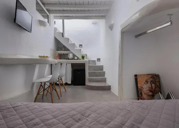 Flaskos Luxury Suites 4*