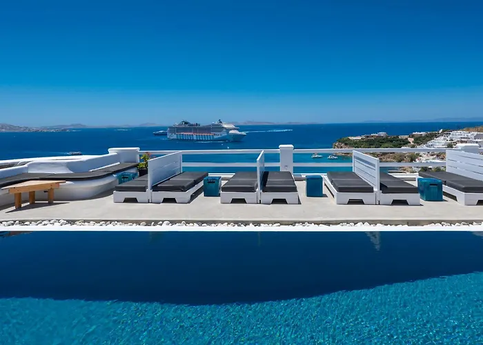 Flaskos Luxury Suites