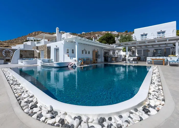 Flaskos Luxury Suites 4*