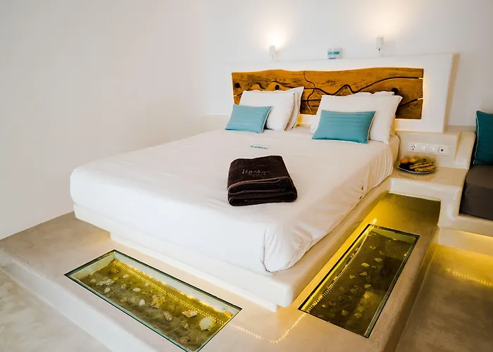 Flaskos Luxury Suites