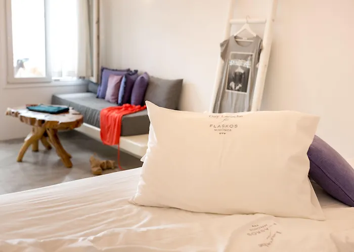 Aparthotel Flaskos Luxury Suites