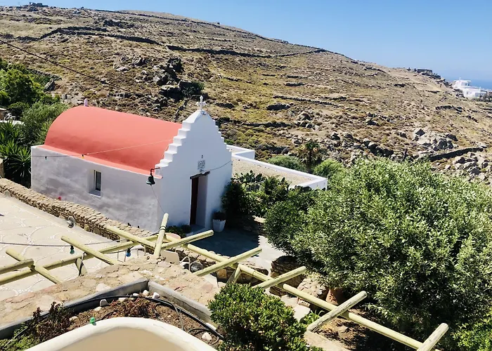 Flaskos Luxury Suites Aparthotel