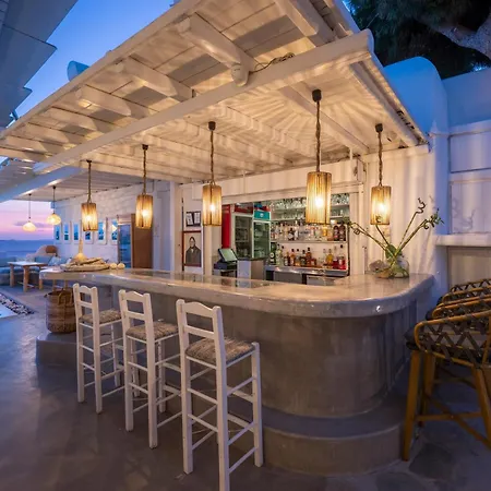 Flaskos Luxury 아파트호텔 4*